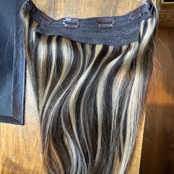 New Luxy Hidden Halo highlighted bayalage extensions 16 inches - Picture 4 of 7